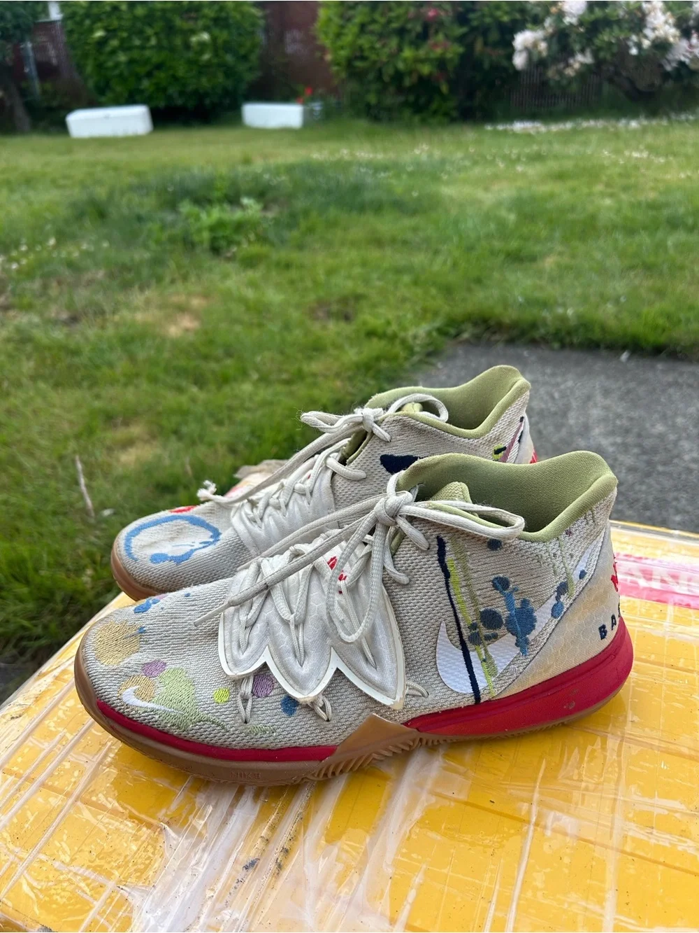 NIKE KYRIE 5 CQ4326-100 BANDULU Boy’s Multicolor Athletic Sneakers Size 7Y